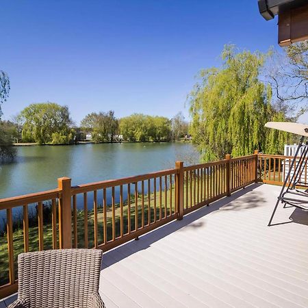 Stunning Lodge With Free Wifi For Hire At Carlton Meres In Suffolk Ref 60013M ساكسموندهام المظهر الخارجي الصورة