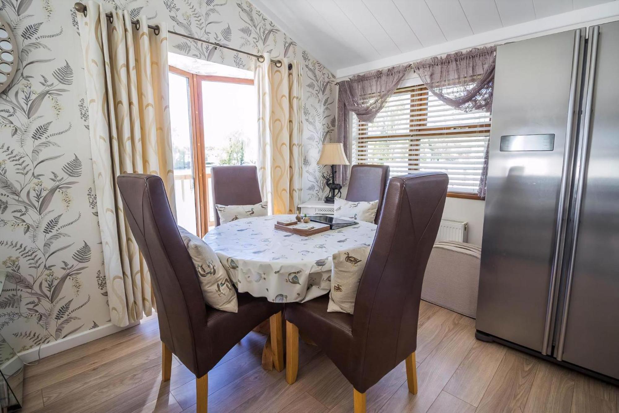 Stunning Lodge With Free Wifi For Hire At Carlton Meres In Suffolk Ref 60013M ساكسموندهام المظهر الخارجي الصورة